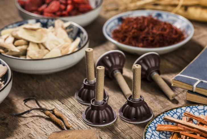 chinese-traditional-medicine-moxibustionmoxibustion-therapy